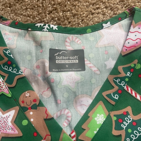 Holiday Uniform Advantage Scrub Top - Picture 2 of 2